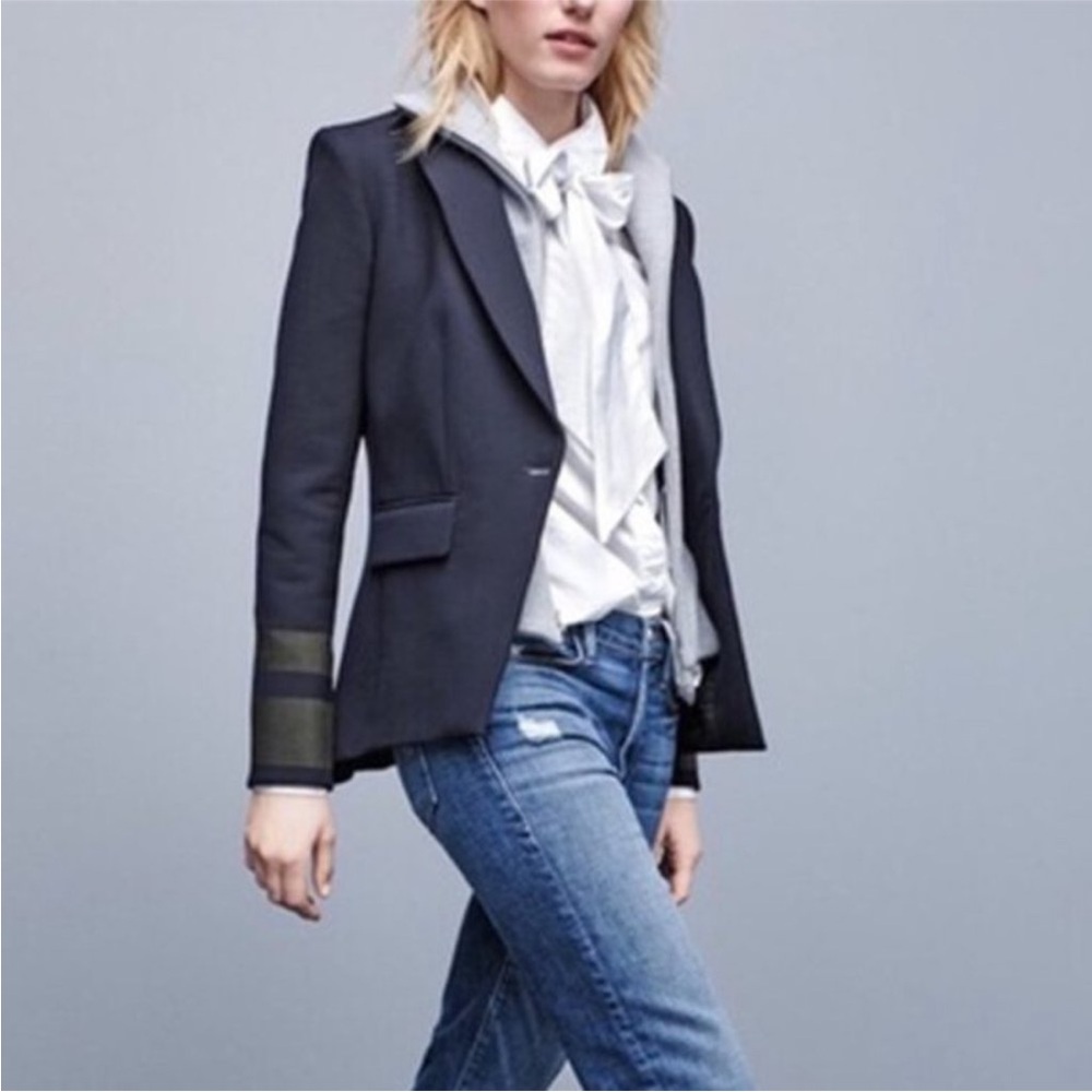 $698 RARE Veronica Beard Classic Dickey Jacket Navy with striped sleeves sz 4
